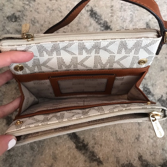 Michael Kors Cross Body Bag - Picture 2 of 5